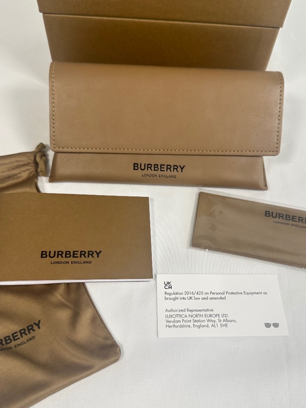 Burberry London England Sunglass Case ONLY w/Accessories for Daphne Sunglasses